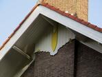 Bij een recente restauratie zijn kleuraccenten toegevoegd.
<br/>
Gert-Jan Lobbes, 2015